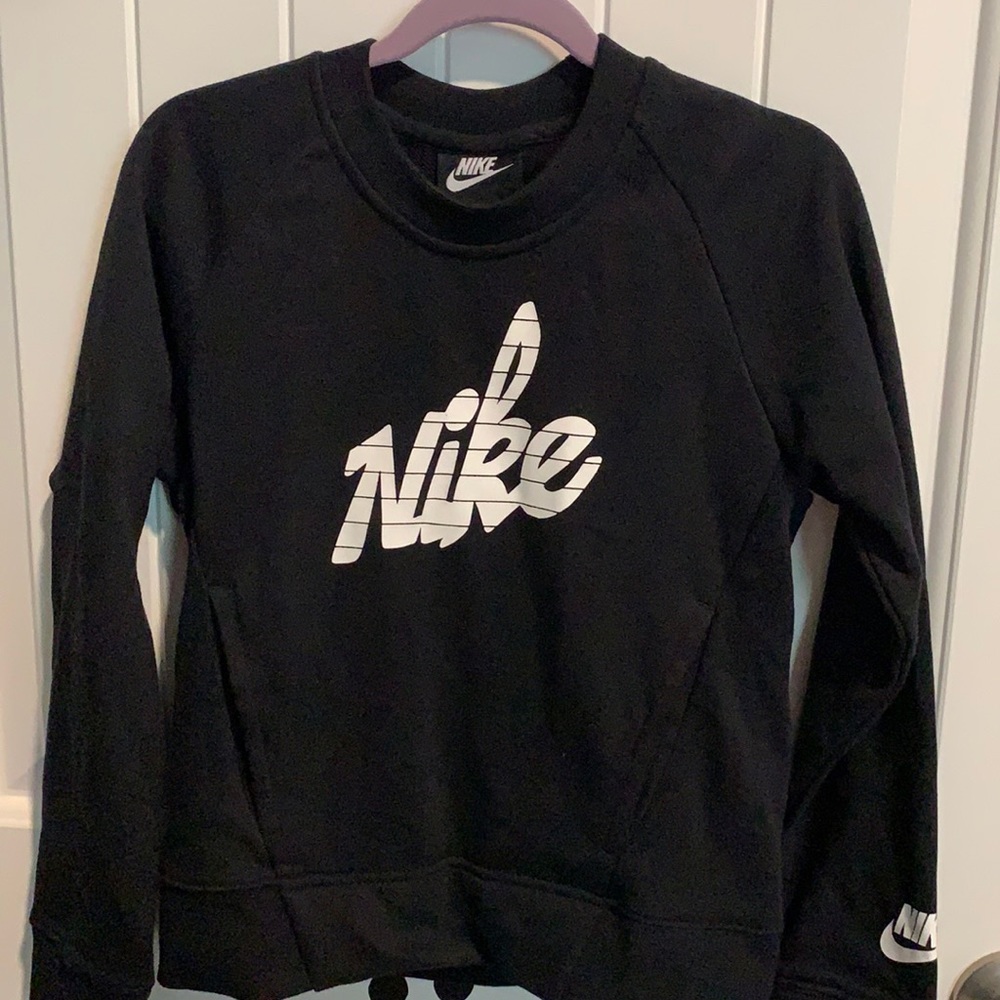 Girl’s Nike sweatshirt